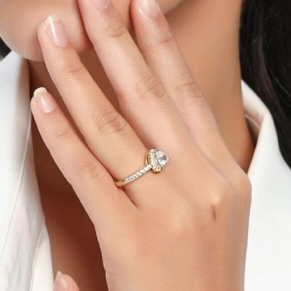 18K Yellow Gold and White Diamond Cubic Zirconia Halo Heart Engagement Ring - Picture 4 of 5